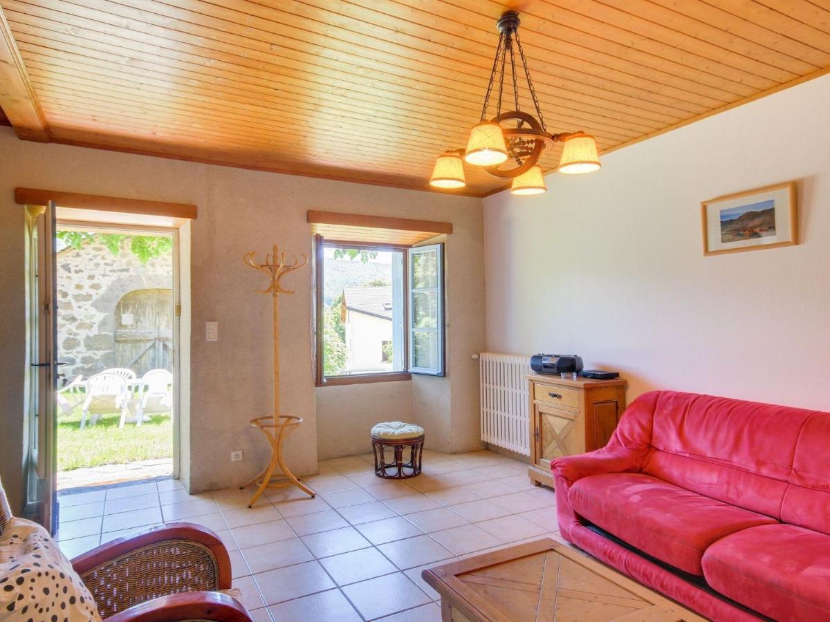 Beautiful Villa In The Parc Des Volcans D Auvergne Vic-sur-Cère Esterno foto