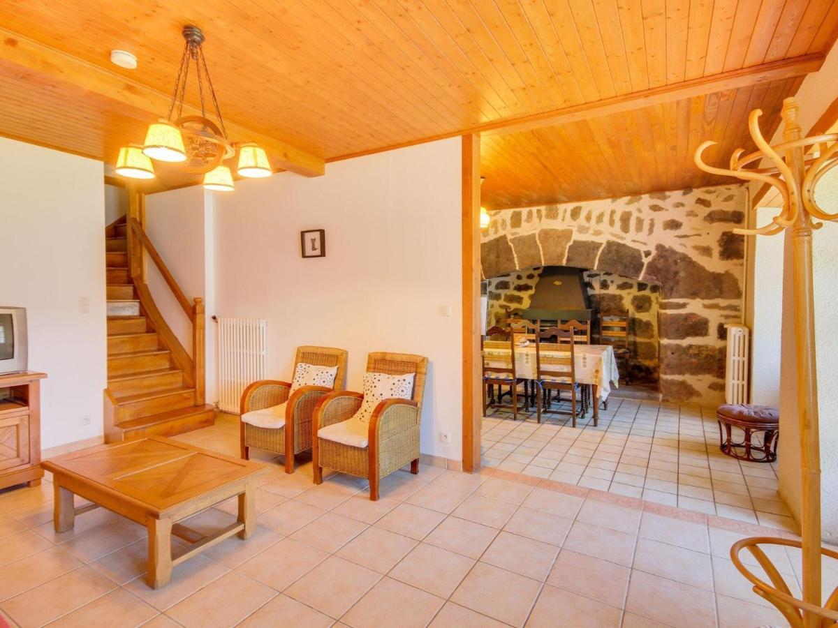Beautiful Villa In The Parc Des Volcans D Auvergne Vic-sur-Cère Esterno foto