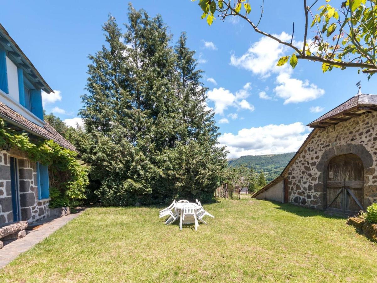 Beautiful Villa In The Parc Des Volcans D Auvergne Vic-sur-Cère Esterno foto