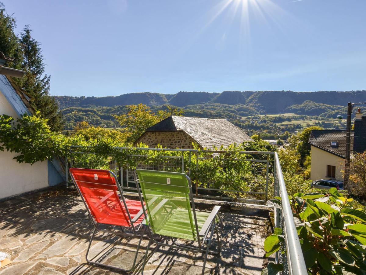 Beautiful Villa In The Parc Des Volcans D Auvergne Vic-sur-Cère Esterno foto