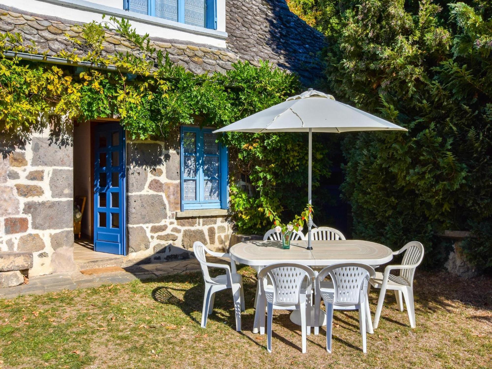 Beautiful Villa In The Parc Des Volcans D Auvergne Vic-sur-Cère Esterno foto